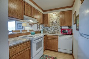 Fridge, microwave, oven, stovetop - Nautilus # 108 - Ocean Front Condos (Ocean Shores)