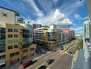 Exterior - Tampa Downtown King Suite suite with city view balcony (Tampa)
