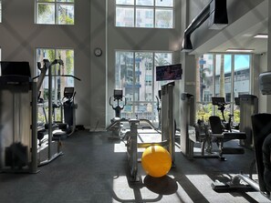 Fitness facility - Tampa Downtown King Suite suite with city view balcony (Tampa)