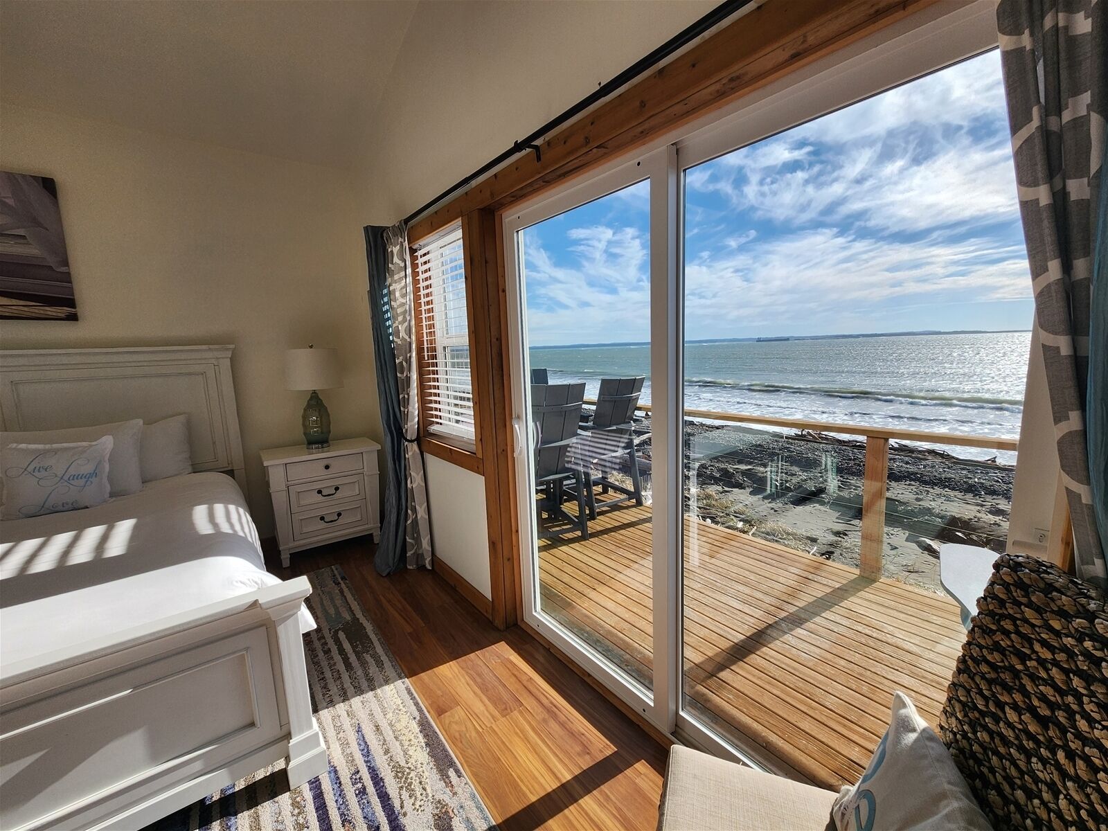 4 bedrooms, iron/ironing board, Internet, bed sheets