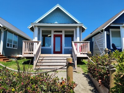 Casa De Playa- Newer home on the water