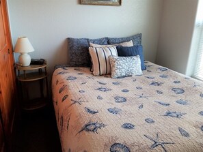 4 habitaciones, tabla de planchar con plancha, internet y ropa de cama