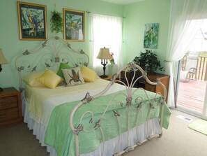 3 عدّة غرف نوم ومكواة/لوح كي وخدمة الإنترنت وملاءات أسرّة