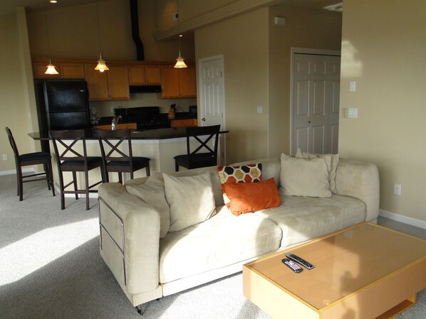 Televisión y chimenea 