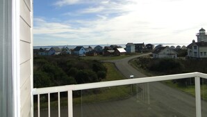 A residential area with houses, a lighthouse, and a road. - Bristol Court D- Beautiful 3 Bedroom (Ocean Shores)