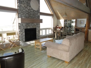 TV, fireplace