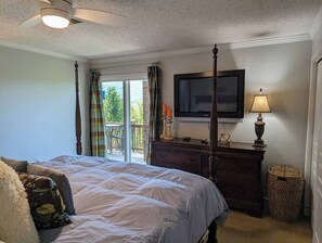 2 bedrooms, desk, iron/ironing board, travel cot