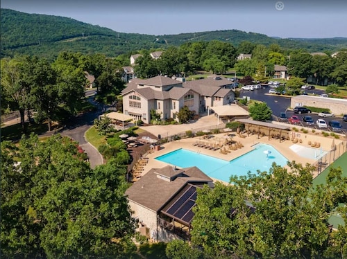 Best Dam View~Pet Friendly~Resort~Pools~HotTub