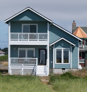 Exterior - Sea Oats Cottage - Beautiful Beach Front with stunning views - Hot Tub (Ocean Shores)