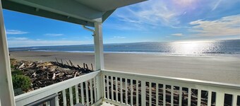 Sea Oats Cottage - Beautiful Beach Front with stunning views - Hot Tub