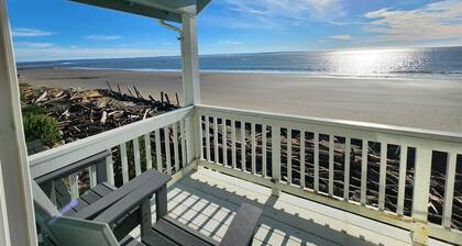 Sea Oats Cottage - Beautiful Beach Front with stunning views - Hot Tub