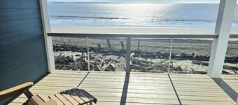 Beach Gem- Private Beach - Hot Tub