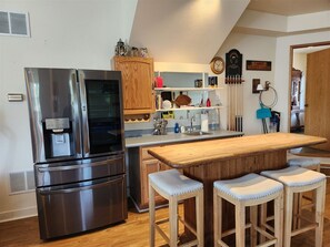 Fridge, microwave, oven, stovetop - Peaceful Copalis Beach Haven- Game Room (Copalis Beach)
