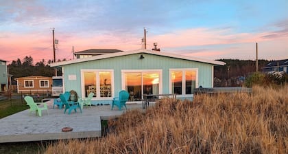 Sea Angel - Stunning views from this ocean front home !