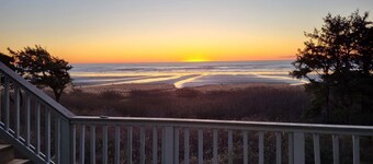 Retreats and Reunion`s aka R&R , Amazing ocean views in Moclips WA