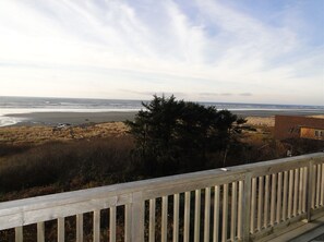 Property grounds - Retreats and Reunion`s aka R&R , Amazing ocean views in Moclips WA (Pacific Beach)