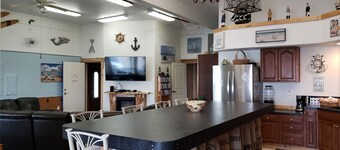 Beach Bungalow-Right on Grand Canal