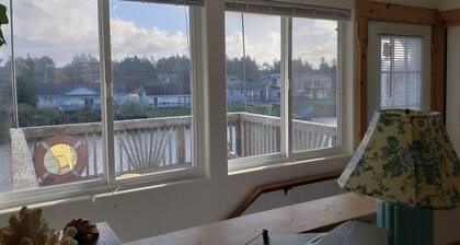Beach Bungalow-Right on Grand Canal