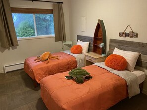 4 bedrooms, internet, bed sheets, wheelchair access