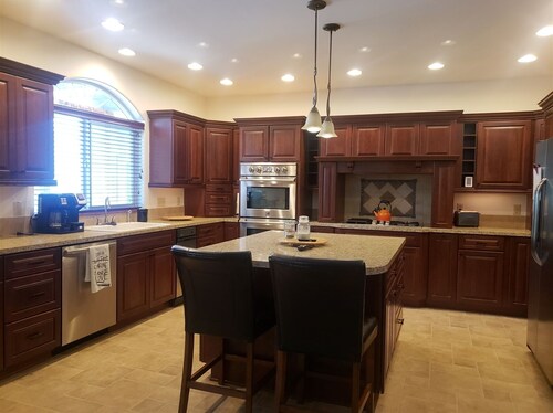 Plax - In the heart of downtown