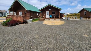 Exterior - Moss Landing #1 - 2 bedroom log cabin (Ocean Shores)