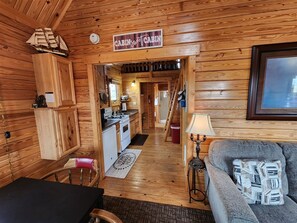 TV, DVD player - Moss Landing #1 - 2 bedroom log cabin (Ocean Shores)