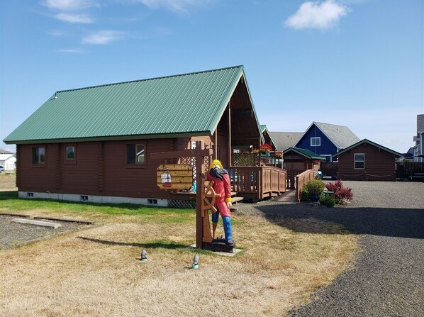 Children's area - Moss Landing #1 - 2 bedroom log cabin (Ocean Shores)