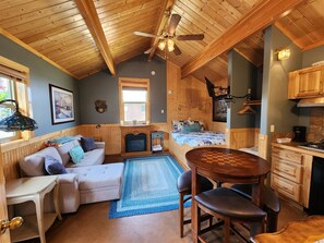 1 bedroom, Internet, bed sheets - Moss Landing # 3 Studio (Ocean Shores)