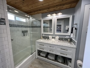Bathtub, hair dryer, towels