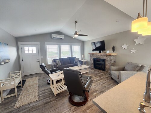 Kwan Tip Beach House - Brand new HOT TUB and Pet friendly