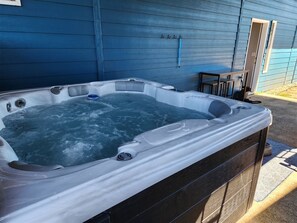 Outdoor spa tub - Sea Smoke - Ocean View Home (Moclips)