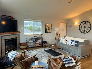 TV, DVD player - Sea Smoke - Ocean View Home (Moclips)