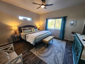 3 quartos, acesso à internet, roupa de cama