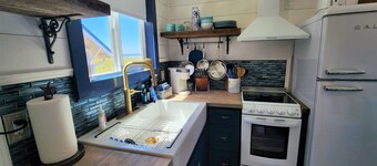 Beachcombers Cabin - Ocean Front with Hot Tub