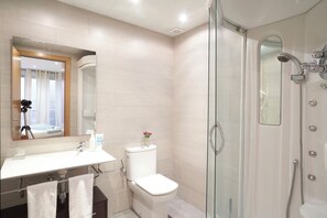 Hair dryer, towels - BeBarceloner Studios minutes from Pl Universidad (Barcelona)