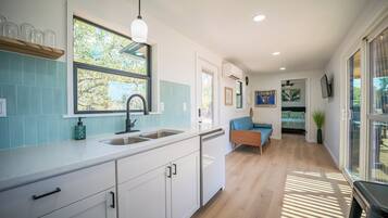 Micro-ondes, four, plaque de cuisson, lave-vaisselle