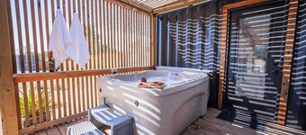 Contained in Gruene! Hot Tub! Minutes to Gruene Hall!