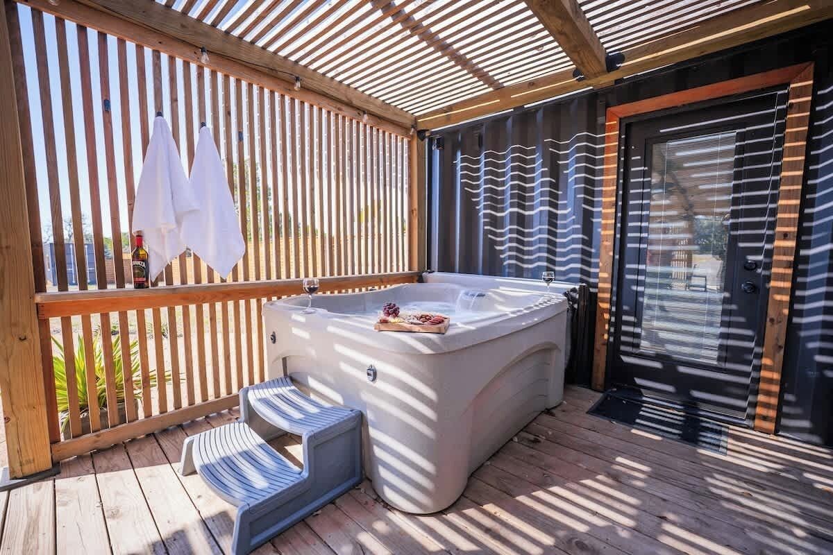 Outdoor spa tub