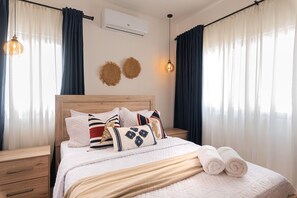 2 bedrooms, iron/ironing board, internet, bed sheets