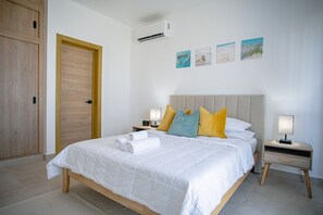3 bedrooms, iron/ironing board, internet, bed sheets
