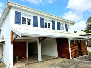 Exterior - Le Mahogany sea view apartment 500 metres from the beach (Le Diamant)