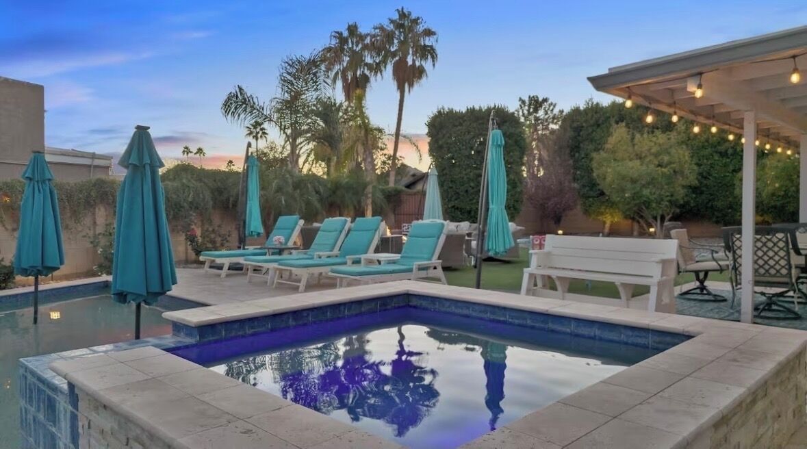 Alberca al aire libre y alberca climatizada