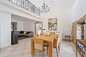 アパートメント | 客室内のダイニングエリア