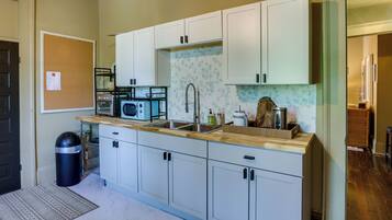 Fridge, microwave, coffee/tea maker, toaster