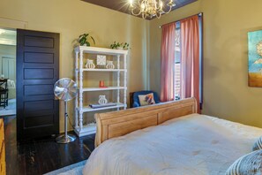 2 bedrooms, desk, iron/ironing board, Internet - Charming Thomasville Getaway: Walk to Downtown! (Thomasville)
