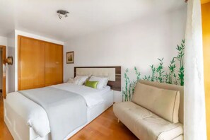 1 chambre, fer et planche à repasser, Wi-Fi, literie fournie