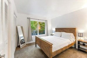 3 chambres, fer et planche à repasser, Wi-Fi gratuit, draps fournis