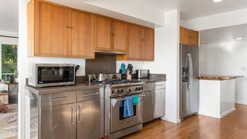 冰箱、微波炉、烤箱、炉灶