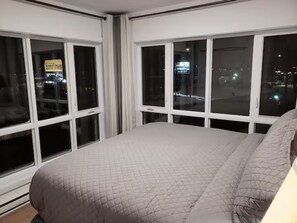 Classic Suite | Iron/ironing board, free WiFi, bed sheets - 2001 Av. Beaconsfield (Montreal)