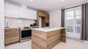 Premium Suite | Private kitchen | Fridge, microwave, oven, stovetop